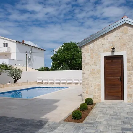 3 Stella Deluxe With A Heated Swimming Pool, Jacuzzi, Sauna And Bbq *