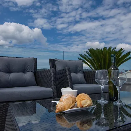 3 Stella Deluxe With A Heated Swimming Pool, Jacuzzi, Sauna And Bbq توراني